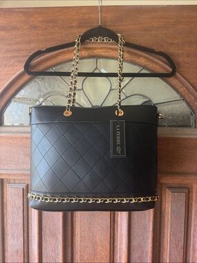 LA TERRE Quilted Black Tote with Gold Chain Handles